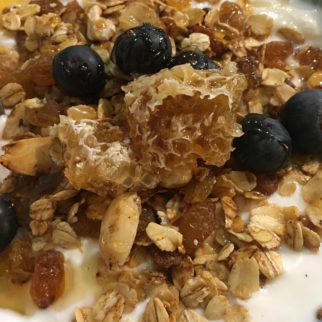 ولا غلطة ماشاء الله #جرانولا #لذيذة #عسل #فطور #الدمام #الخبر #الظهران #granola #dammam #k