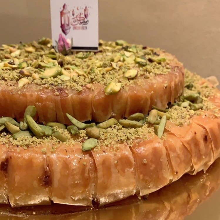 بقلاوة دورين ميكس وسط (بحشوة الكنافة والجبنة، وحشوة الخليط الكريمي) #حلى_العيد #حلى_الرياض
