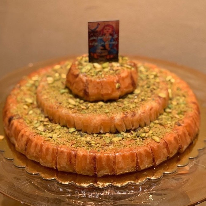 بقلاوة ثلاث أدوار الحجم الوسط ميكس حشوات خليط كريمي وكنافة بالجبنة #هرم_البقلاوة #بقلاوة_ه