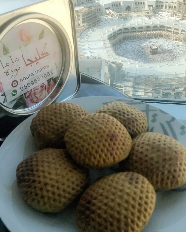 أروع ما في السجود.. أنك تهمس في أذن الأرض فيسمعك من في السماء❤️ .. "اللّهُمَ هَبْ لَنا مِن