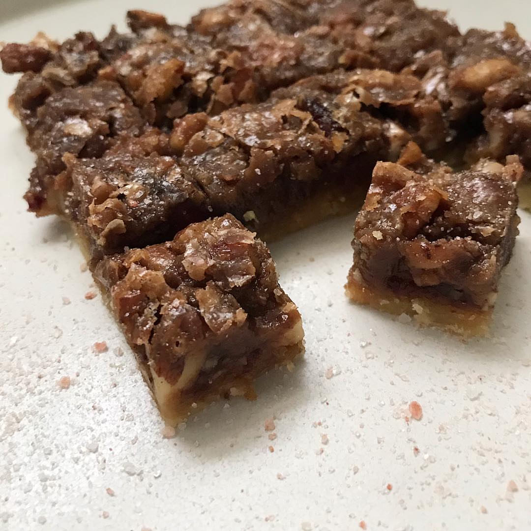 . . . الحلا اللي ما يبي له إلا فنجال قهوة ! ♥️