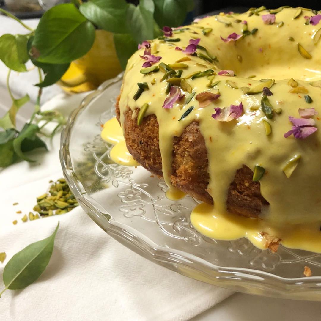 . - كيكة الفستق بصوص الزعفران . لذيـذة وخفيفة جدًا ♥️. . - بسعر ٧٠ ريال ✨