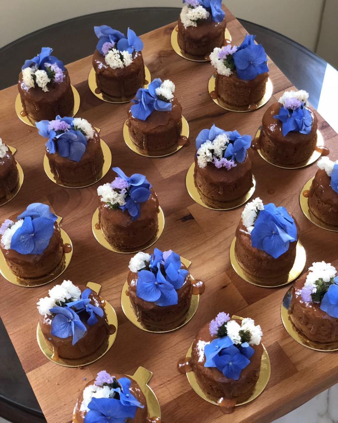 Mine dates cake with salted caramel