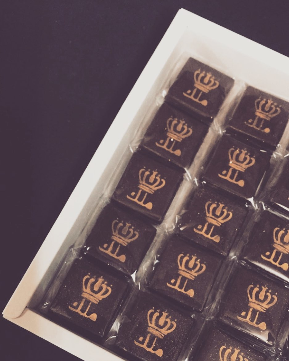 شوكلت بدون حشوة مع الطباعه /٢ريال