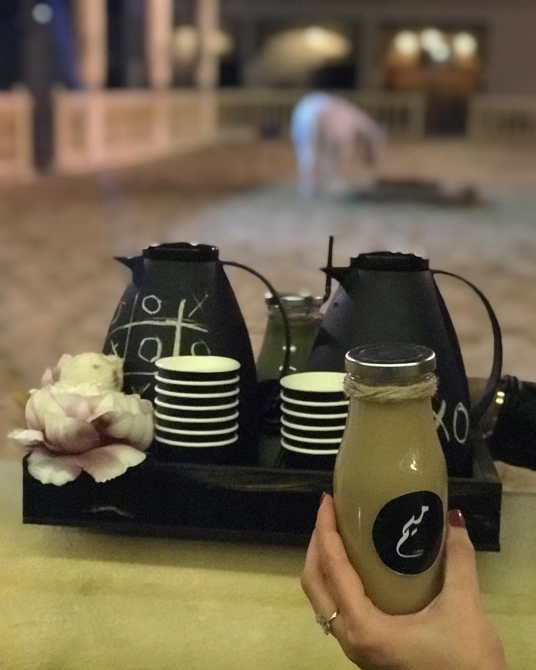 مشروباتكم الساخنه تجيكم بهالطريقه وبامكانكم الكتابه على الترمس بالطباشير اي عباره
