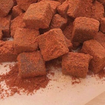 حلى مكعبات الجوزاء اللذييذه سعر البوكس ٤٠ ريال فقط #حلى#حلويات#حلوى#حلا#جميع_مناطق_المملكه
