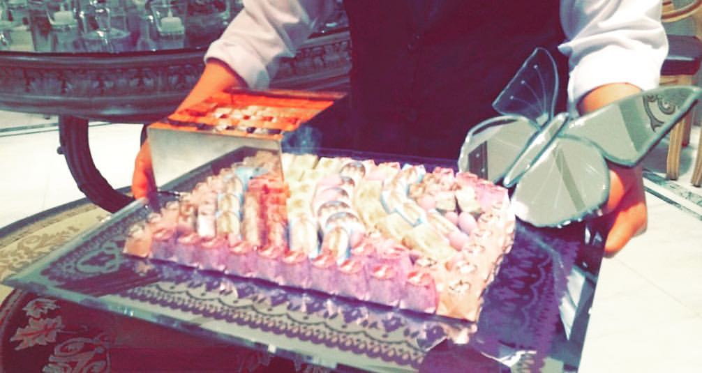 صينيه مزخرفه باللون البنفسجي ومزينه بفراشه جميله للإيجار فقط ب ١٠٠ ريال للاستفسار التواصل