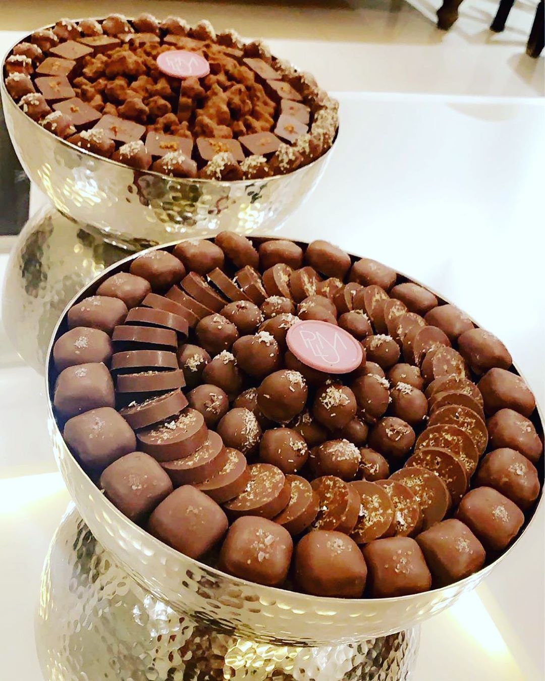 الخيار الامثل للضيافه الراقيه#شوكلاته #تقديمات_ضيافه #مناسبات #الرياض#زواجات #صواني_حلا