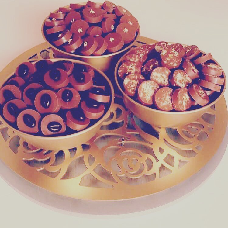 حشوة التشيبس✨حشوة السمسم✨حشوة القهوه✨#تقديمات#ضيافه##حلا#شوكولاته#مناسبات#الرياض#صواني#