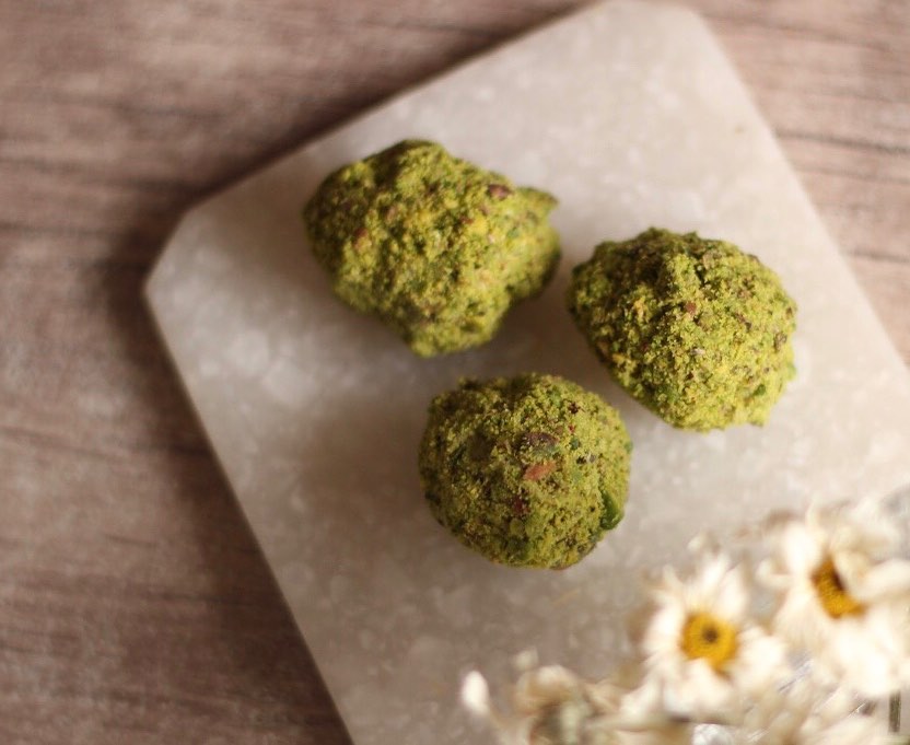 - تمر الفستق بالرهش - Pistachio Date with Rahash