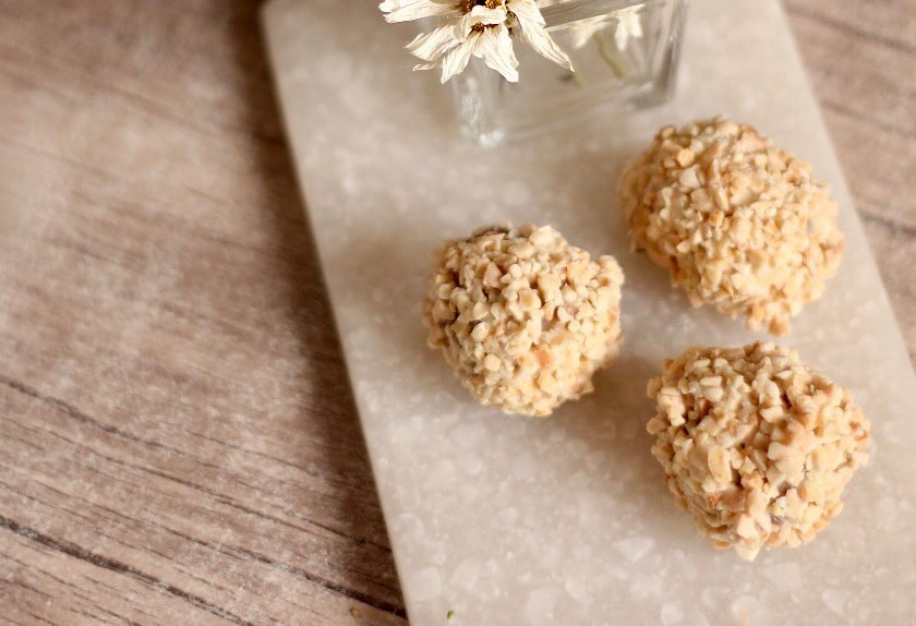 - تمر اللوز بالكراميل - Almond Date with Caramel
