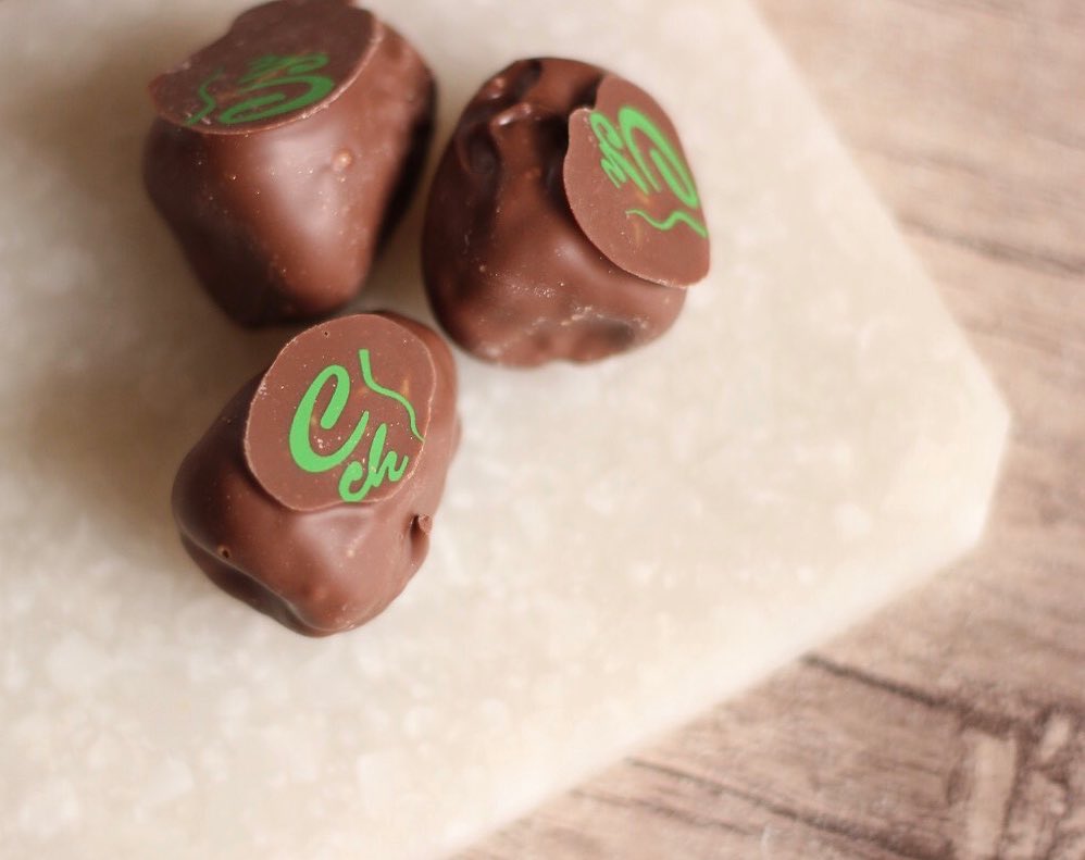 - تمر بمفروكة الفستق - Pistachio mafroka Date