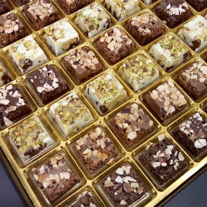 شوكلاته متوفر في المحل .. #هابينس_إن_بوكس#ملك_الحلويات#وجد_سويت#wjd_sweet#حلويات_الرياض#أس
