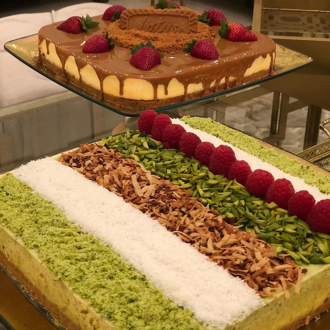 تشيز كيك الفستق وتشيز كيك اللوتس مقاس كبير #روثانة_سويتس #تشيز_كيك #حفل #تقديمات #ضيافة#حف