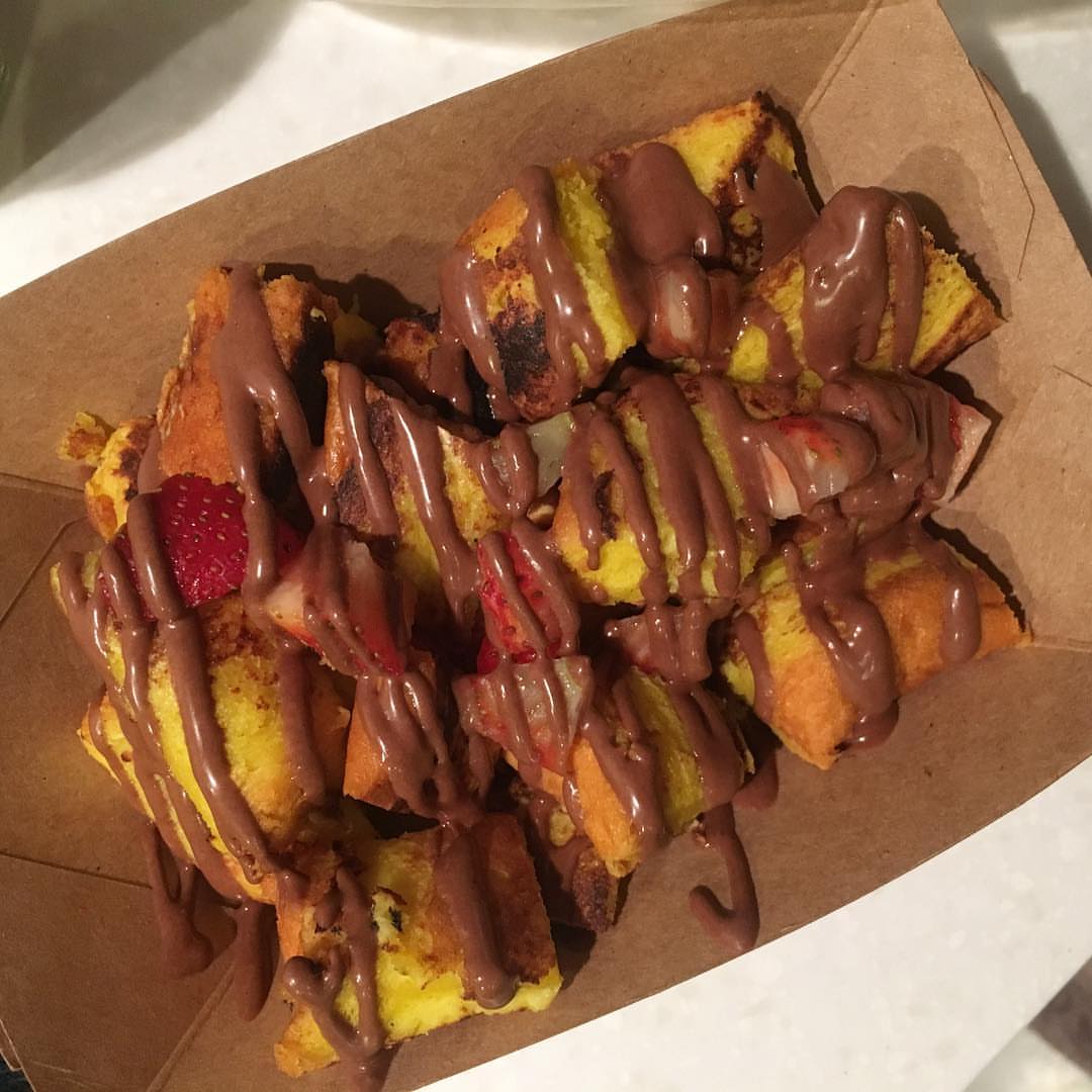 فرنش توست مع نوتيلا واختياركم من اي نوع فواكة ولا اوريو #frenchtoast #foodtruck #مشاريع_ال