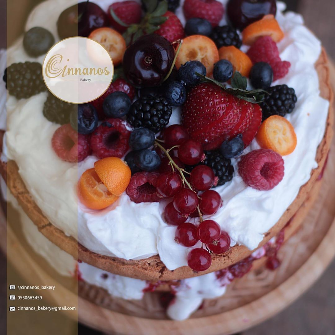 Victorya Cake . . طبقتين من الكعك الاسفنجي الهش بأطرافه المقرمشة مع حشوة مربى التوت المُعد