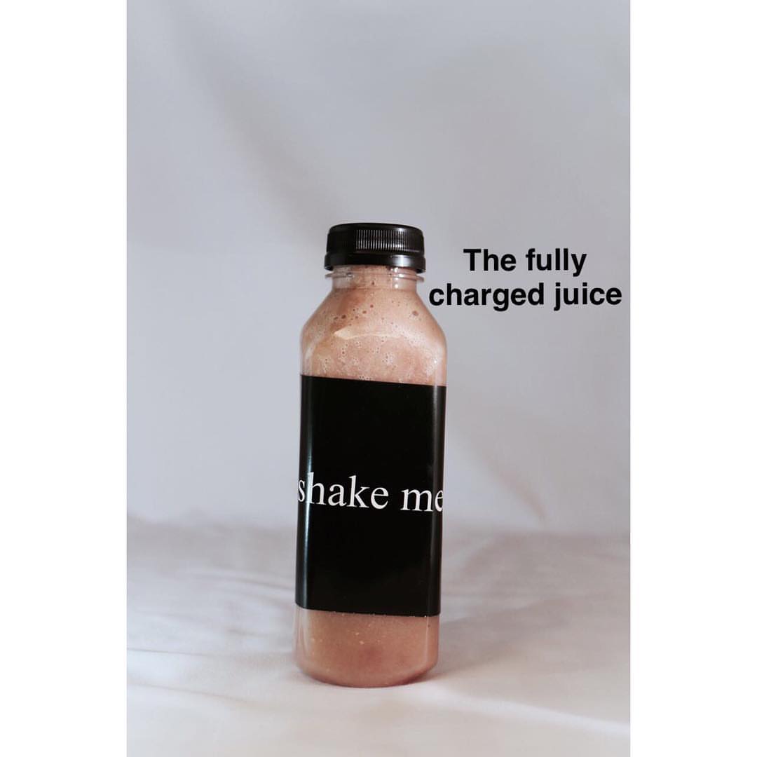 Ingredients: Figs, spinach, celery, cucumber, broccoli, and carrot المكونات: تين وسبانخ وخ