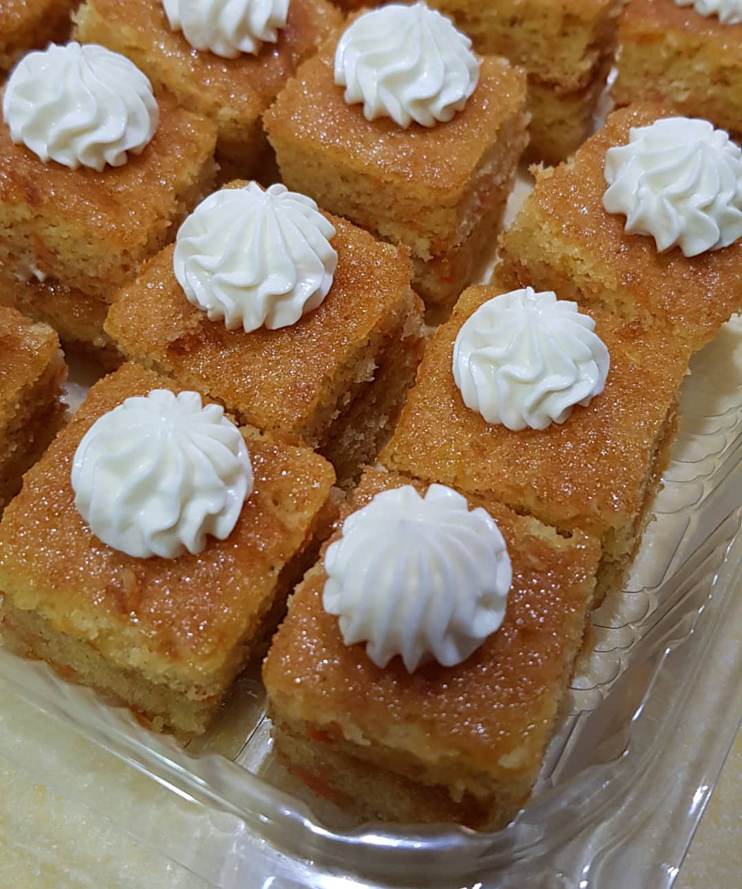 . #minicarrotcake #cupcakes #madewithlove #danisbakery #yummy #itssofluffyimgonnadie #ihea