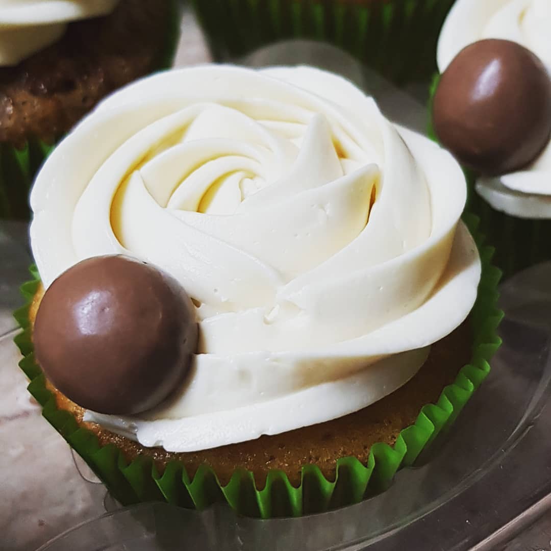 Congratulations on your 1st milestone ✌ . . Keep it up . . #cupcakes #carrotcake #minicarr