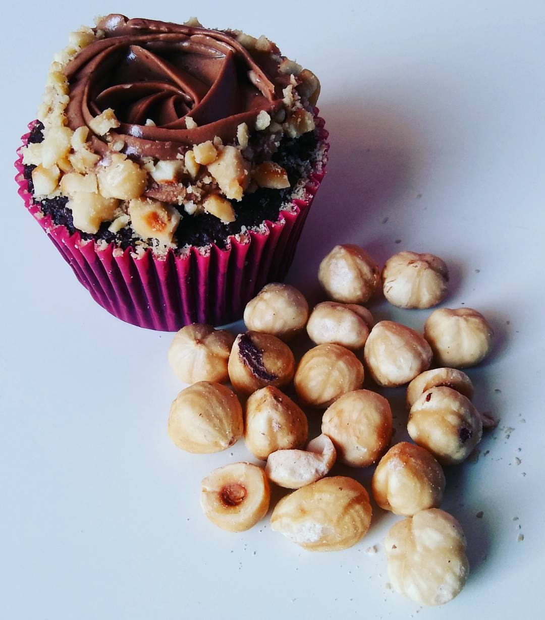 و بدأت شعبية الفيريرو تزيد . #chocolatecupcakes #chocolate #chocolatelover #chocolateheave