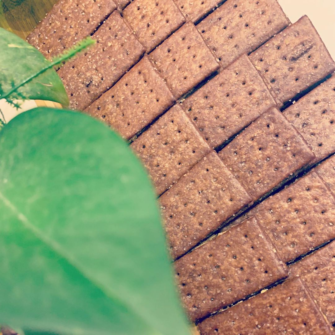 بسكوت الكوفي بحشوة الطحينه ( الرهش )مع مجموعة مكونات لذيذه عطته مذاق عربي مميز #بسكوت