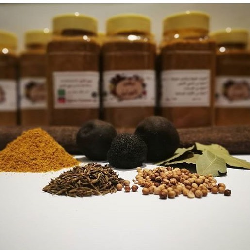 عزيزتي: مهما تطبخين ~ ومهما تنفخين ~ طبخك ما يكون كامل ~ إلا مع #ركن_التوابل