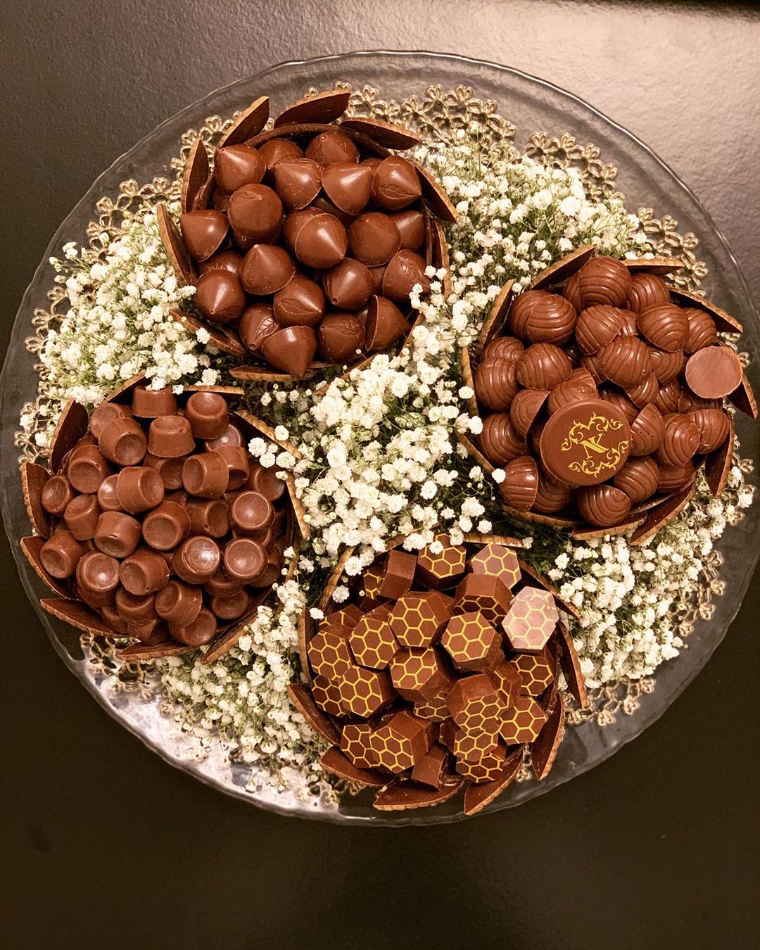 ألف مبرووك للفائزين تم توصيل الهدايا لهم ،، وعليهم بالعافيه ♥️وأشكر كل من شارك وارسل كلمات