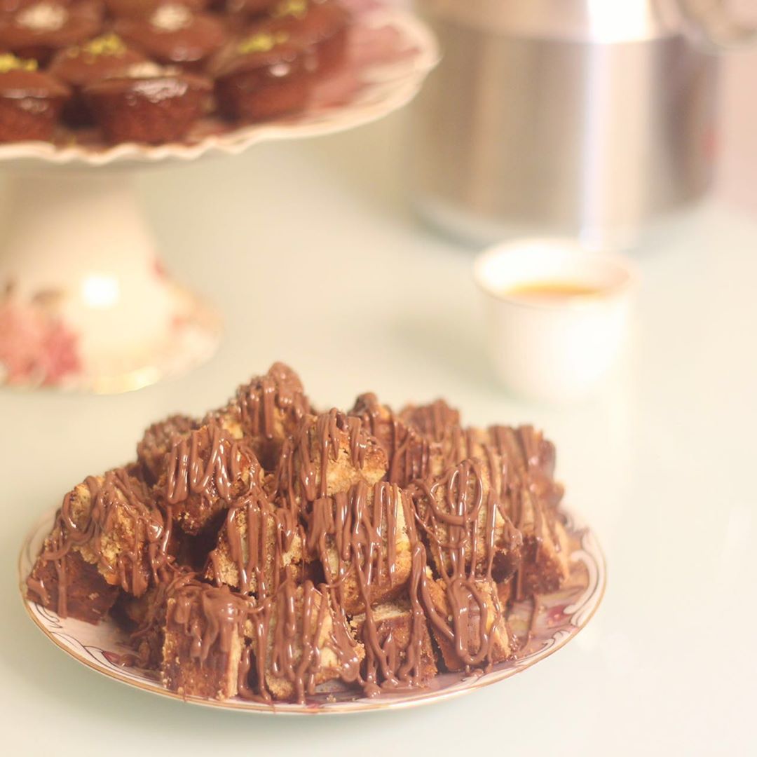 حلا الادمان مثل ما سميتوه متوفر اليوم في القوت الفاخر بحي العقيق و متوفر كب كيك التمر طااا