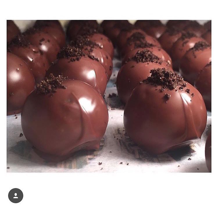 Vanilla bean lovers we’re back!!!❤️ oreo truffles available everyday at