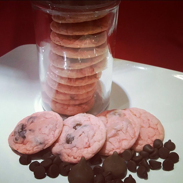 جديدنا كوكيز الفراوله بقطع الشوكولاته #كوكيز #فراوله #شوكولاته #حلى #حلا #الرياض #السعوديه