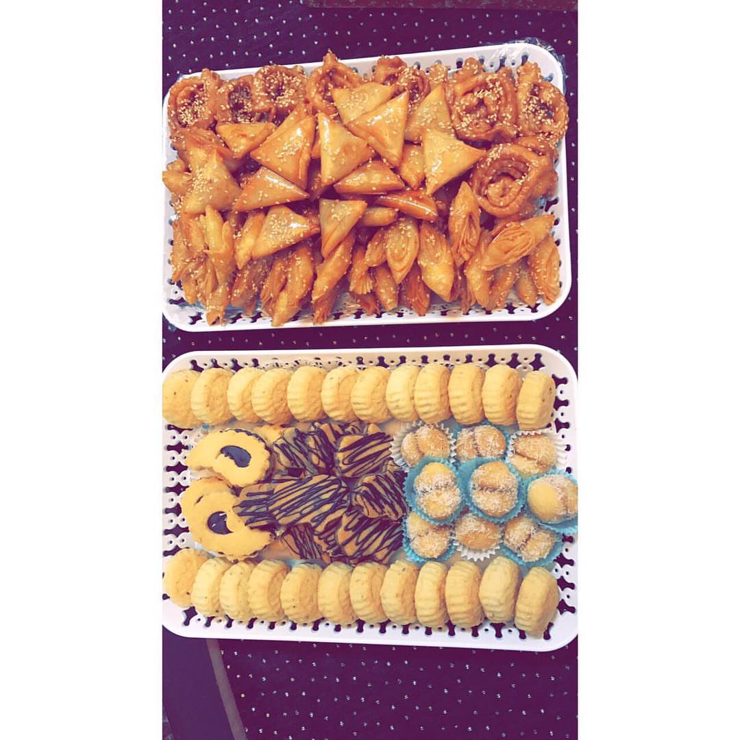 طلب زبونتي الجميلة من مكة عبارة عن شباكيه مغربيه و بريوات و لسان العصفور و صابلي مشكل و مع