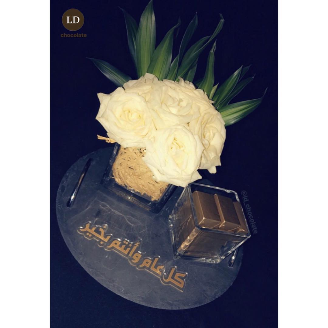 #ld_choco الشكل الثاني رقم الطلب: 1010 - •ملاحظة: الورد طبيعي، وتقدر تختارو الشوكولاتة بتغ