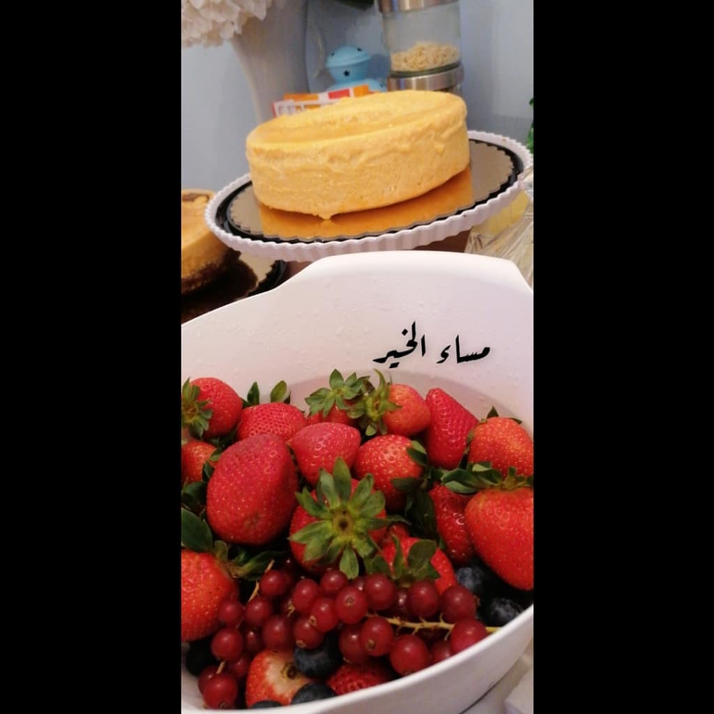 مساء الخير ونجهز الفاكهه على كيكتنا السحريه فرش فروووت فرش اليوم و كل يوم (الكيكة السحرية)