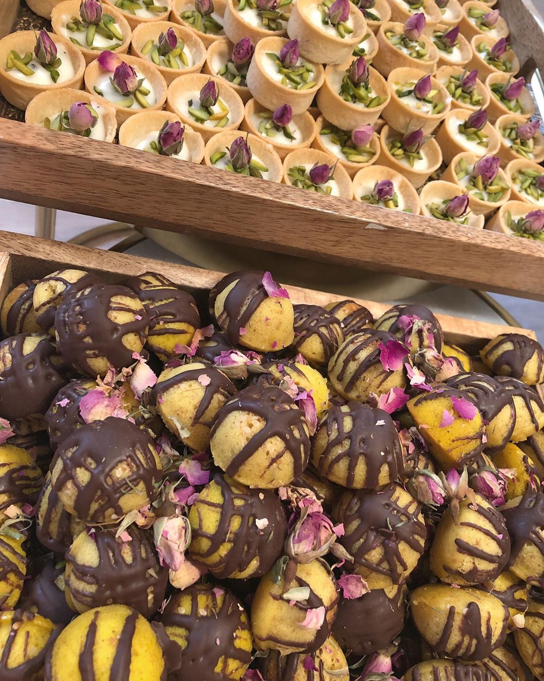 طلبية زبونة كليو ونص قرص عقيلي + كيلو ونص ميني مهلبية عليهم بألف عافيه .. #الرياض#حلويات#أ