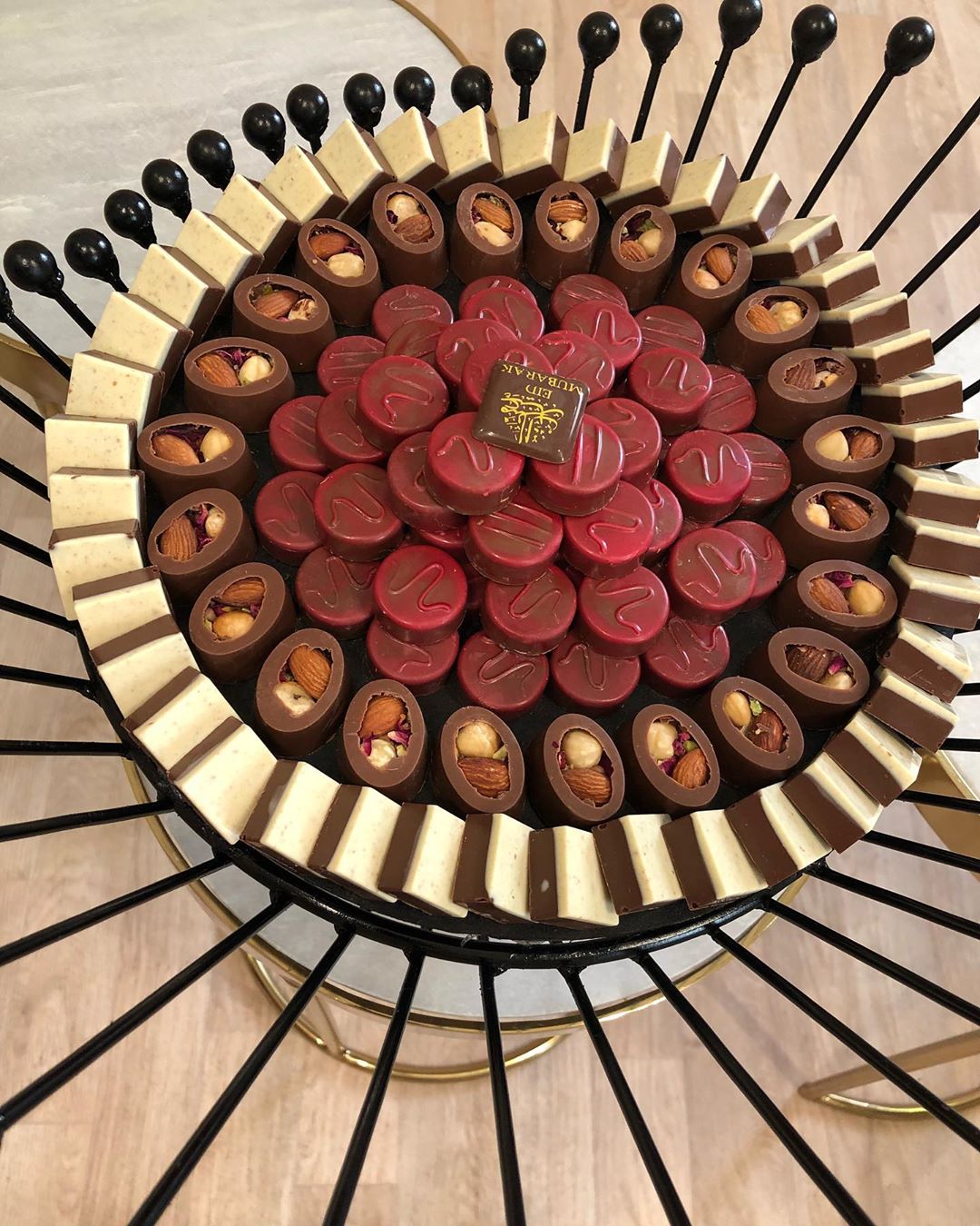 ✨صواني العيد✨ الصينية تحتوي على كيلو وميتين غرام سعر التشوكلت + الصينية 445 ،،،،،،،،،،،،