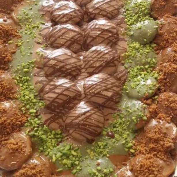 #roog_sweets الشكولاته تساعد بتحسين الحاله المزاجيه وتجلب السعاده