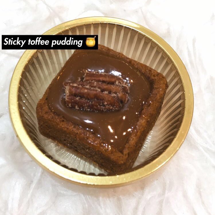 Sticky toffee pudding كيكة التمر بصوص الكارميل الدافئ