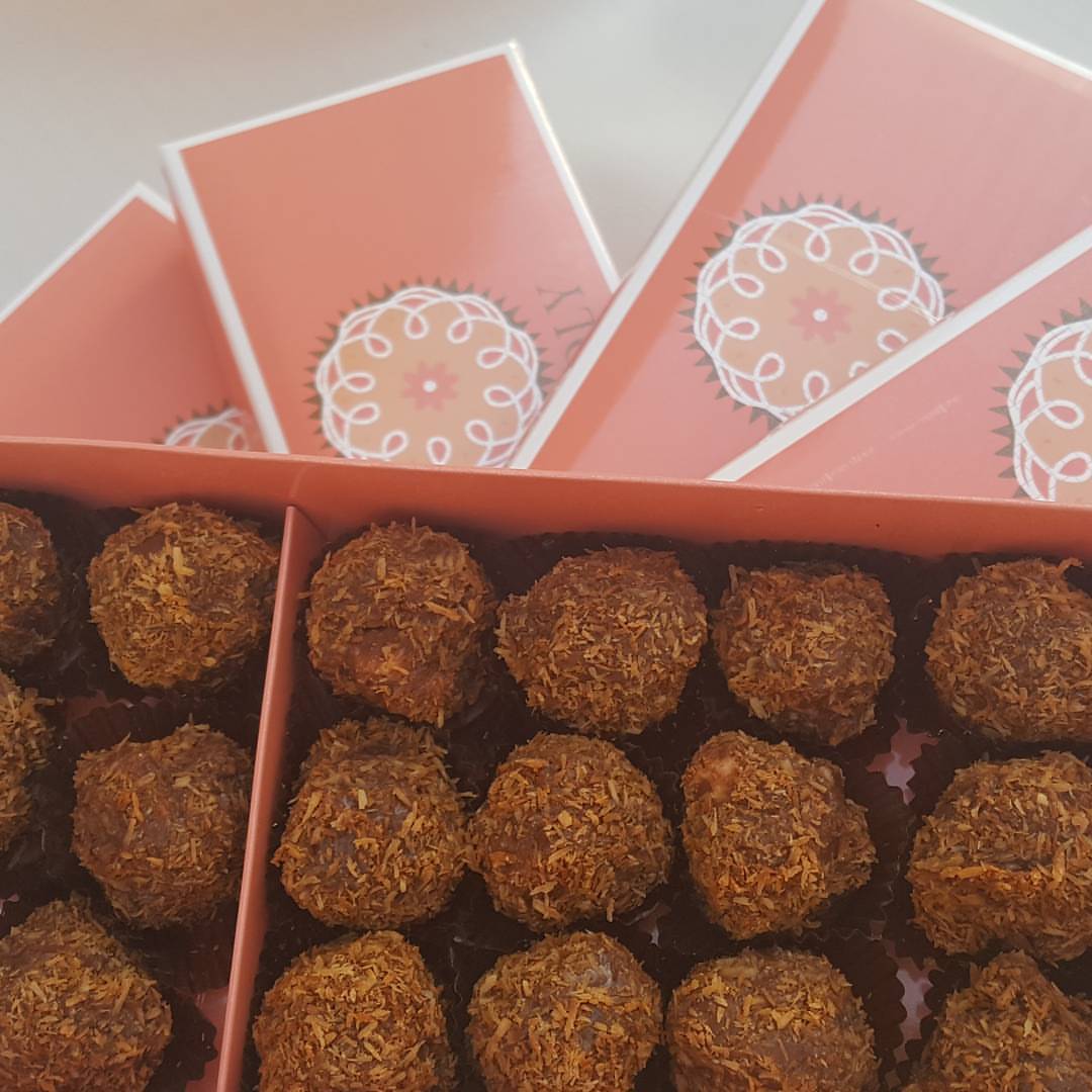 اعواد اللوتس غمسها
