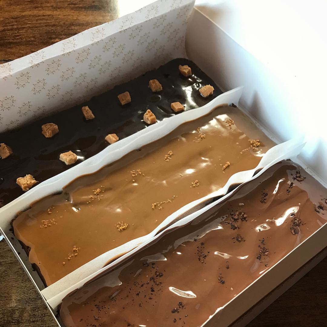 بوكس قطع براونيز، قطع من حُب❤️ 36 حبه طرية وهشّه