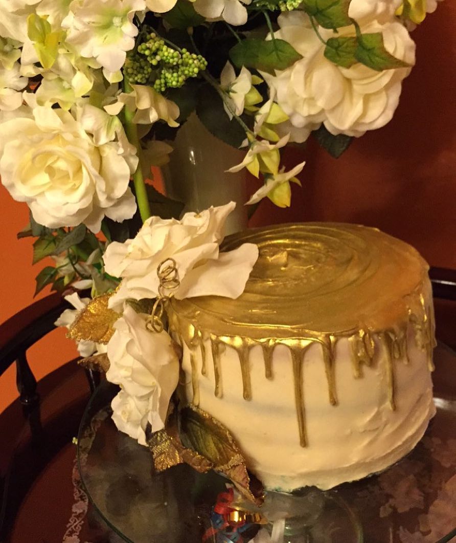 Golden drip cake. #cake #كيك #الرياض #riyadh #golden