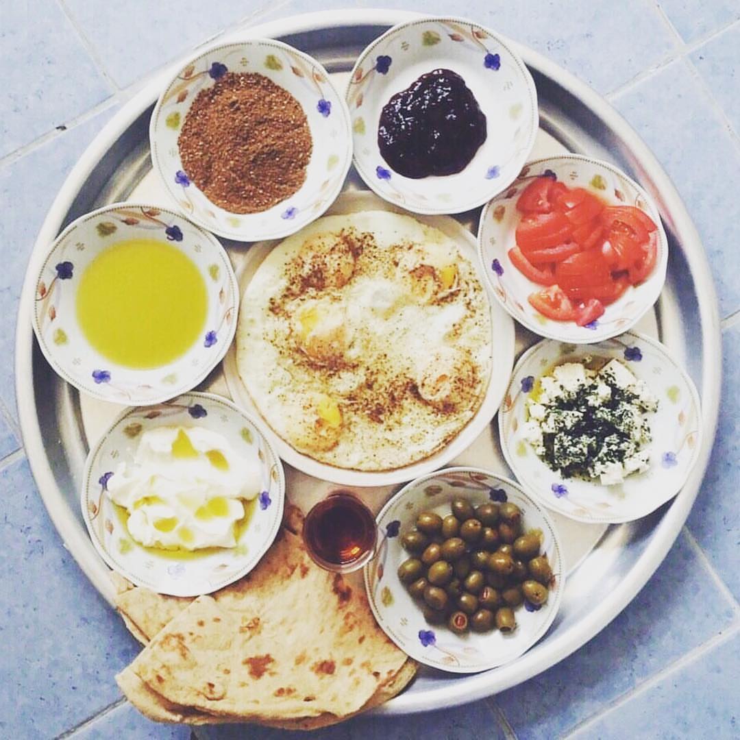‏لمة الاصحاب والجلسة الحلوة عن ألف شيء من الدنيا.☁️ . . #الصباح #فطور #نجران_الان #هدايا #
