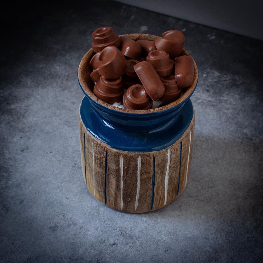 Chocolate original ❤️ 3 نكهات مختلفه الكرك العسل الزعتر المقرمش ٤٢ قطعه ب٨٤ ريال