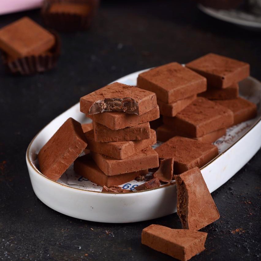 Chocolate original ❤️ 3 نكهات مختلفه الكرك العسل الزعتر المقرمش ٤٢ قطعه ب٨٤ ريال