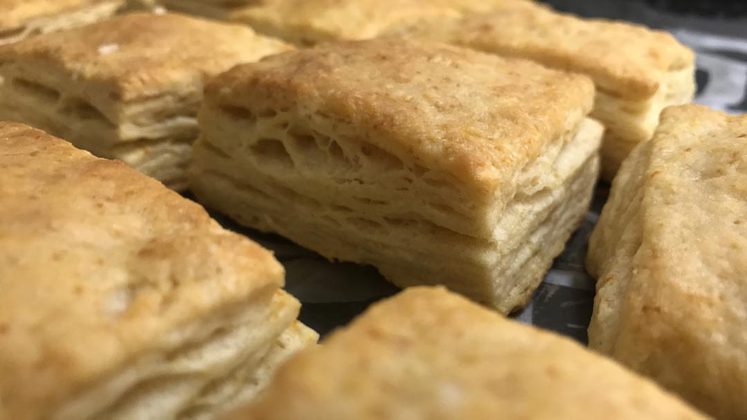 Buttermilk Biscuites 100g Butter 2.5 cup self-rising flour 1 tsp salt 1 cup milk For metho