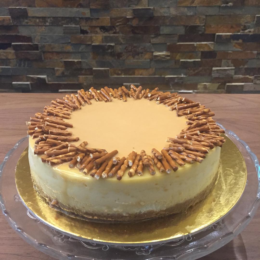 جديدنا ~ سولتد كاراميل تشيز كيك #cake #cheesecake #dessert #حلا #حلى #فراولة #زنجبيل#تيشز_