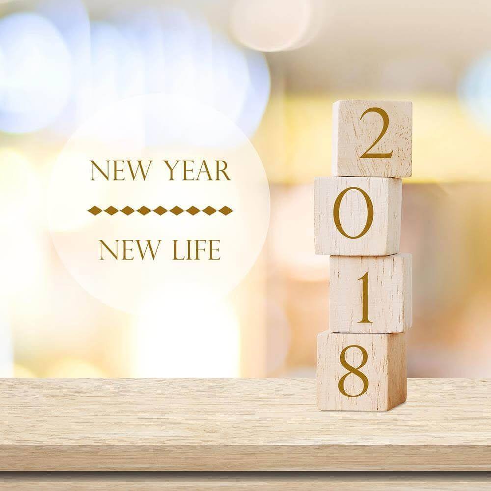 مساءكم سعاده كيف كانت 2017؟؟ و كيف مضت؟ وش ناوين يكون اخر يوم فيها؟؟ بالنسبه لي كانت سنه ج
