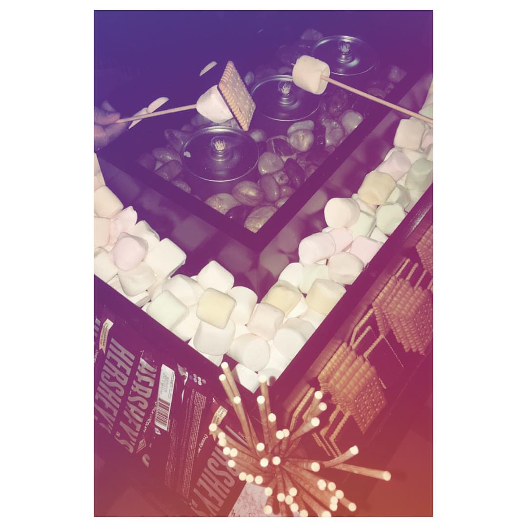 Friends who S'mores together, Stays together