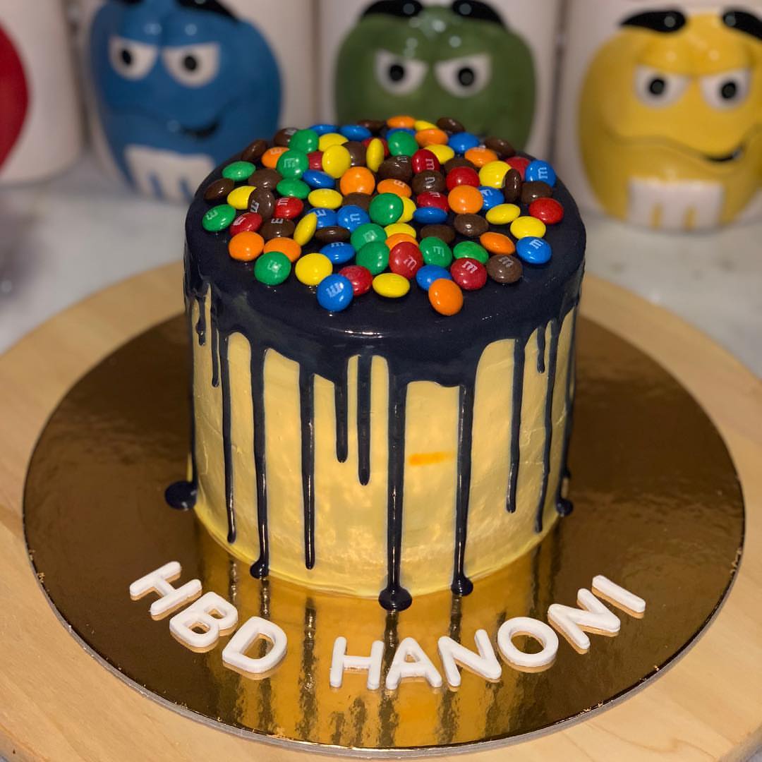 M & M’s cake ❤️ ابتدا من ١٨٠ ريال