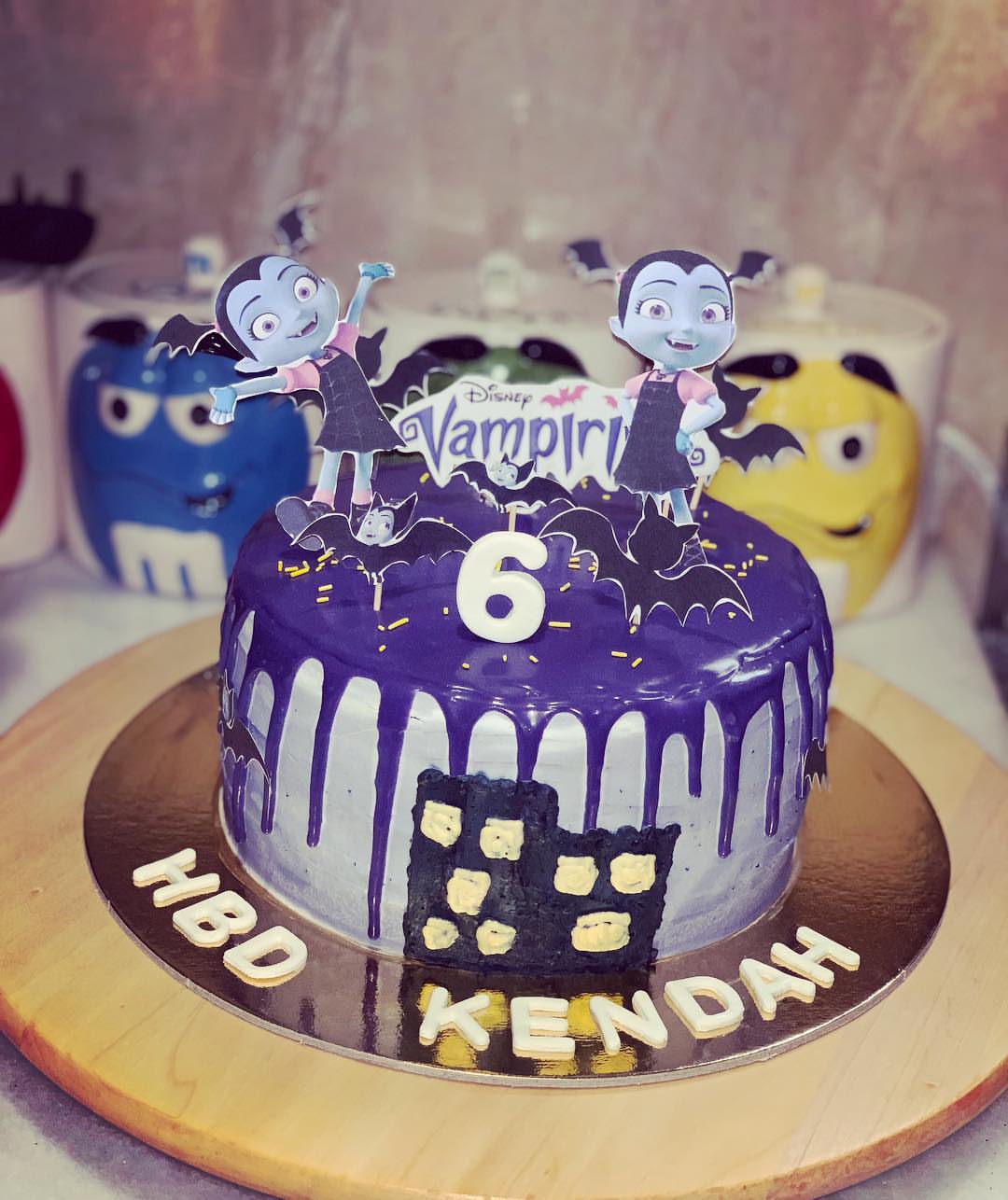 Vampirina cake ابتدا من ١٨٠ ريال