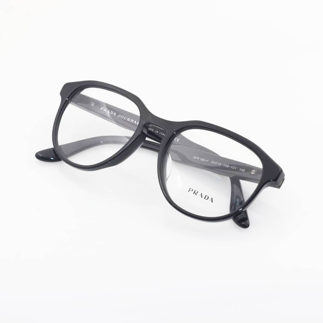 #prada #eyewear موديل مميز للجنسين من برادا ب 590 ريال فقط❗